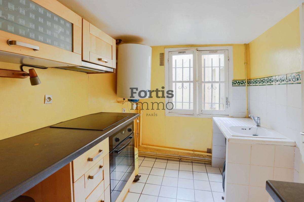 Appartement à PARIS-3E