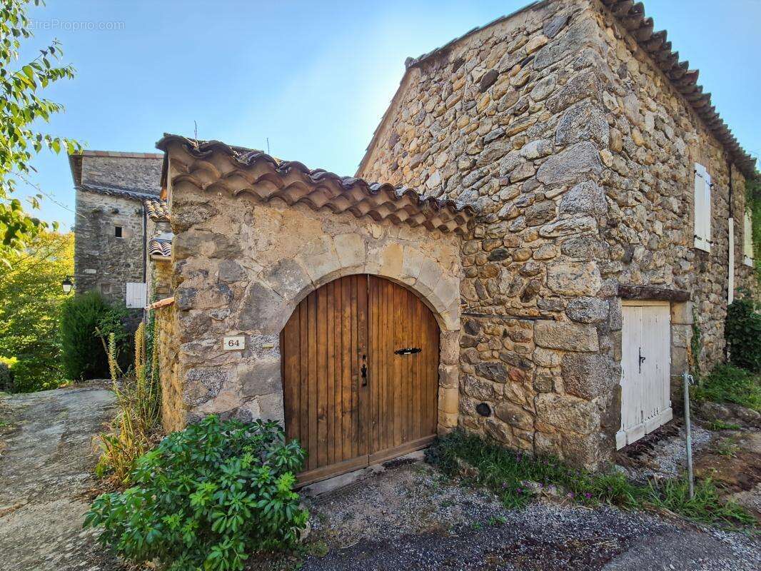 Dunière-sur-Eyrieux – Authentique propriété en pierre au cœur d'un écrin de nature - photo 2