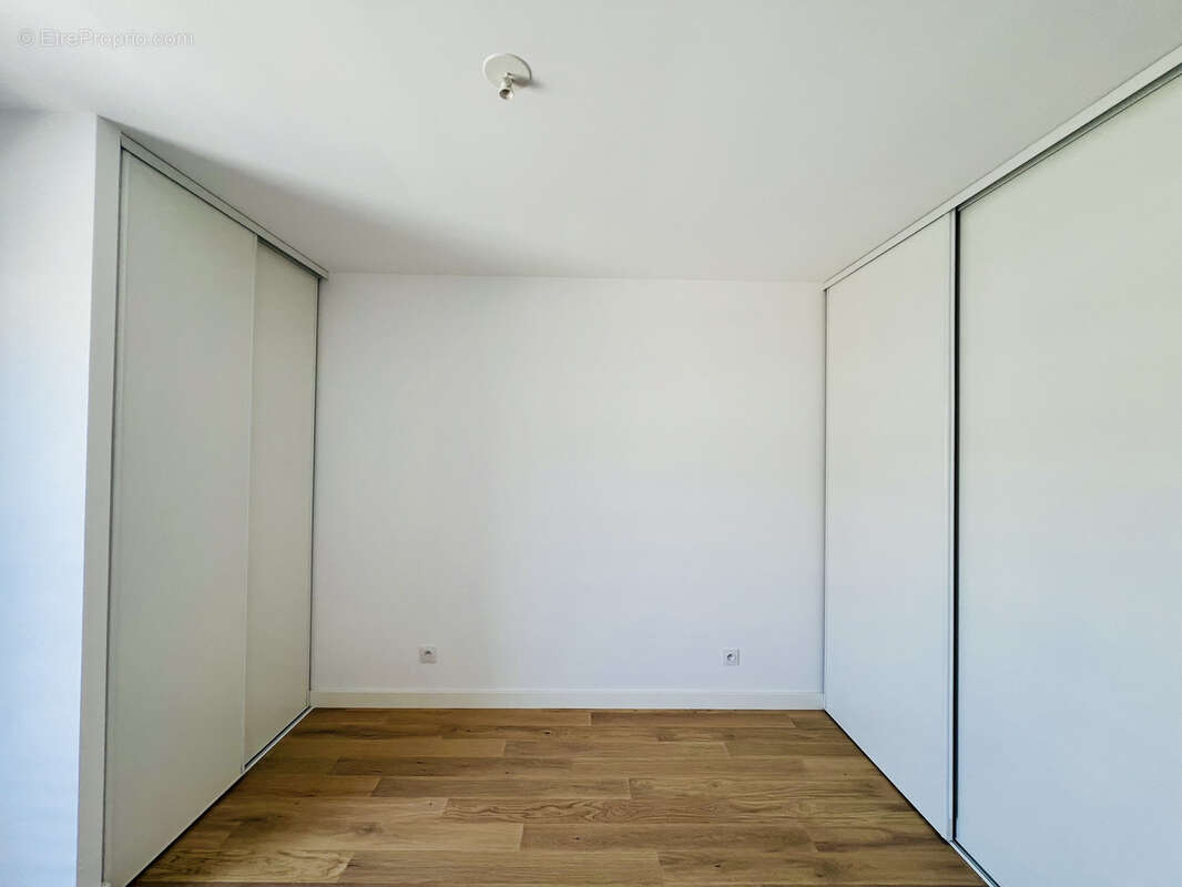 Appartement à SAINT-LAURENT-DU-VAR