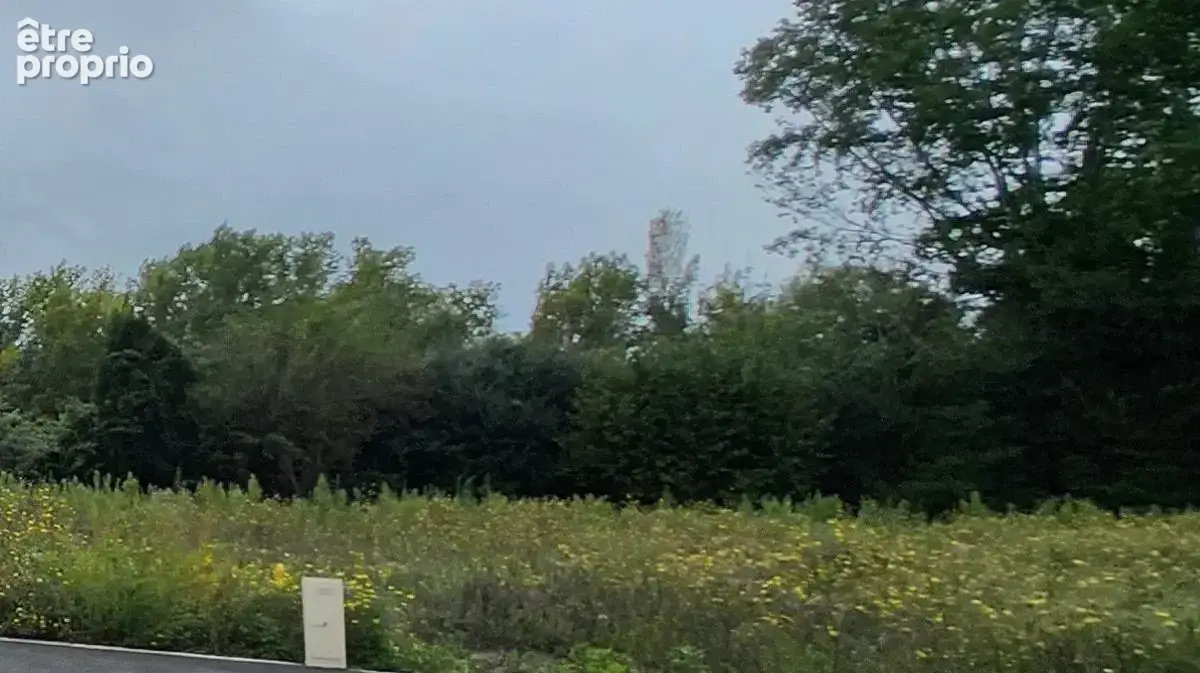 Terrain à bâtir viabilisé – Mozac – terrain plat – secteur calme · 88 000 €
