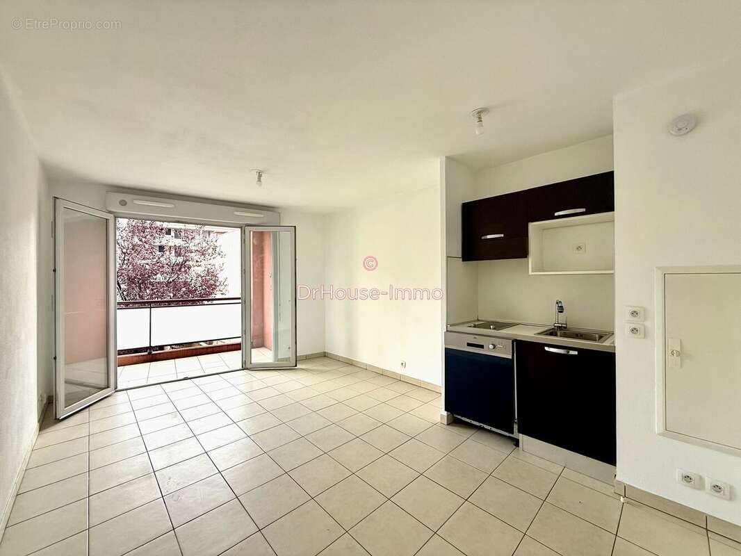 Appartement à SAINT-LAURENT-DU-VAR