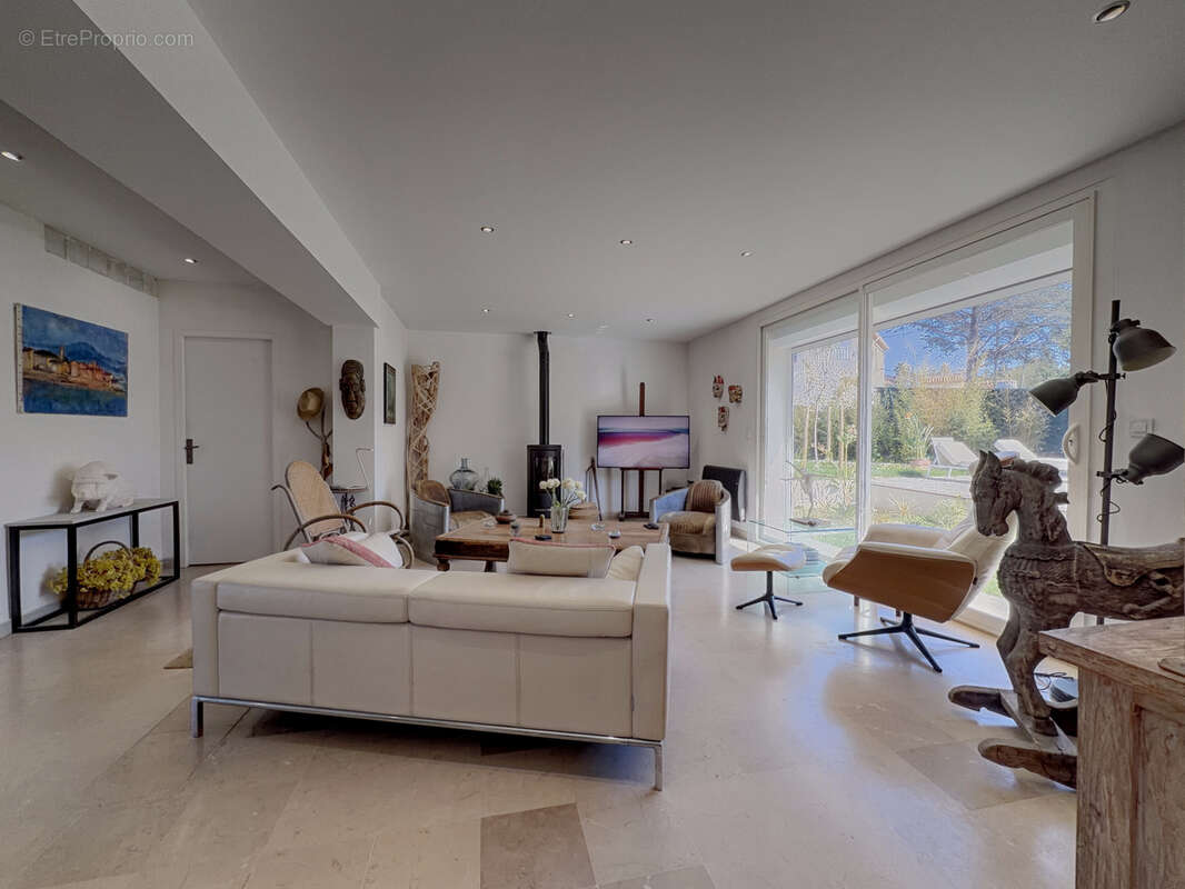 Maison à SIX-FOURS-LES-PLAGES