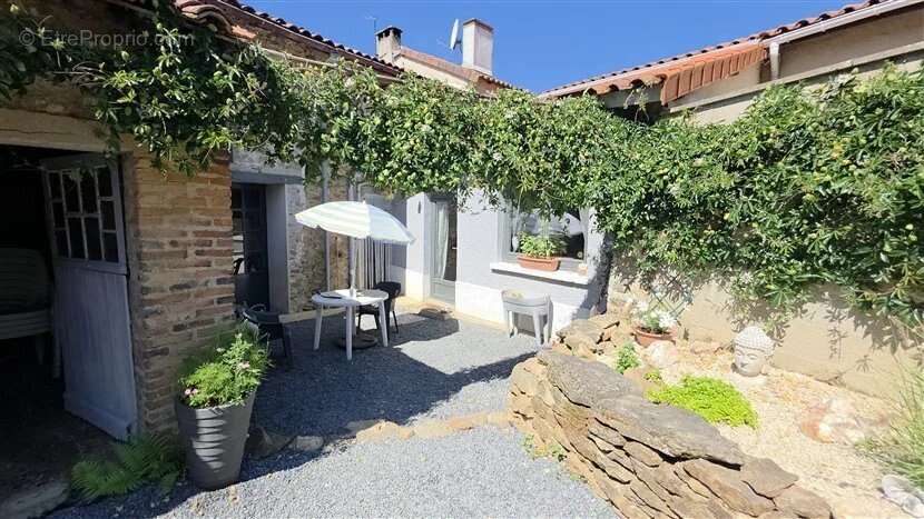 Maison à DROUX
