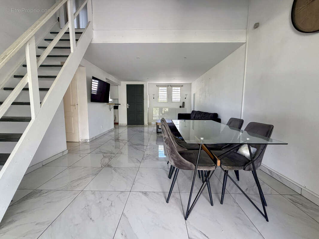Hauteurs de la Baie Orientale — Maison T4 avec grande terrasse en résidence sécurisée - photo 4
