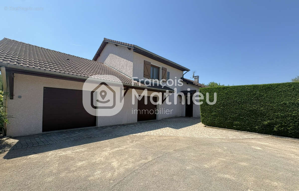 BLYES - Maison 5 pièces - 3 Chambres - 133 m2 habitables - Terrain d'environ 1221 m2 - photo 4