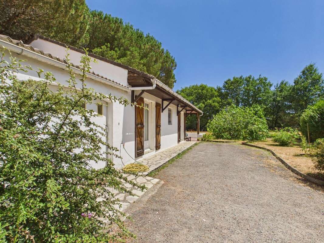 Maison familiale – 3 chambres – 5 307 m² de terrain avec piscine - photo 13
