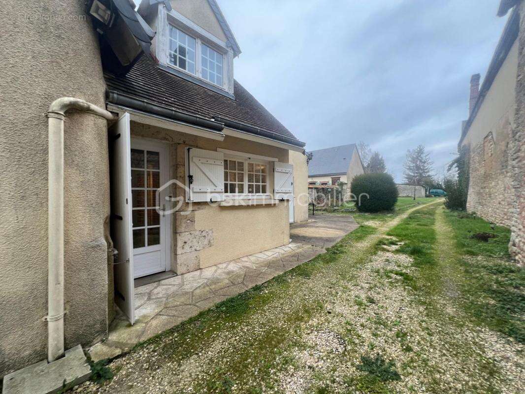 Maison à PRUNAY-LE-GILLON