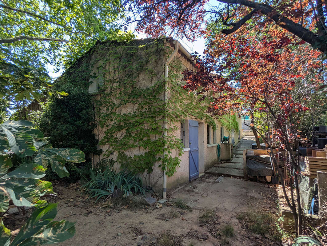 SALERNES, maison 10 pièces, 208 m² avec dépendance. - photo 6