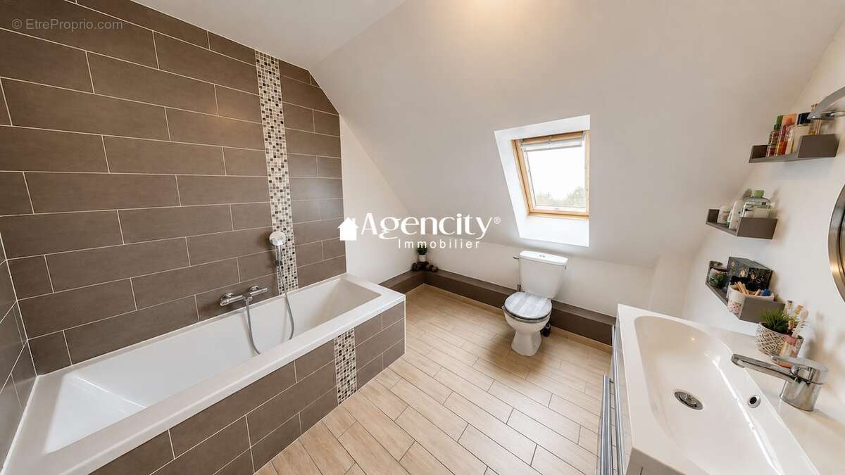 Maison 86 m² à Torcy  - photo 8