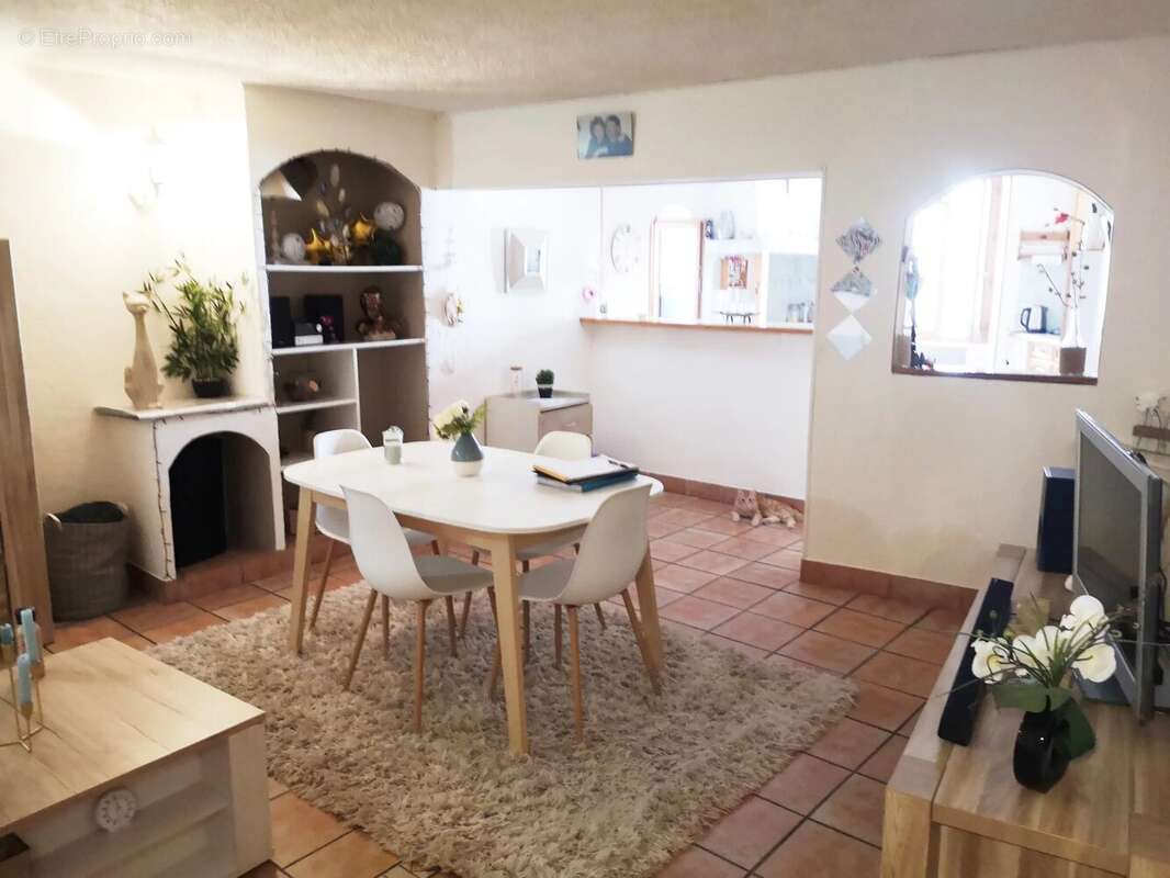 Appartement à SALERNES
