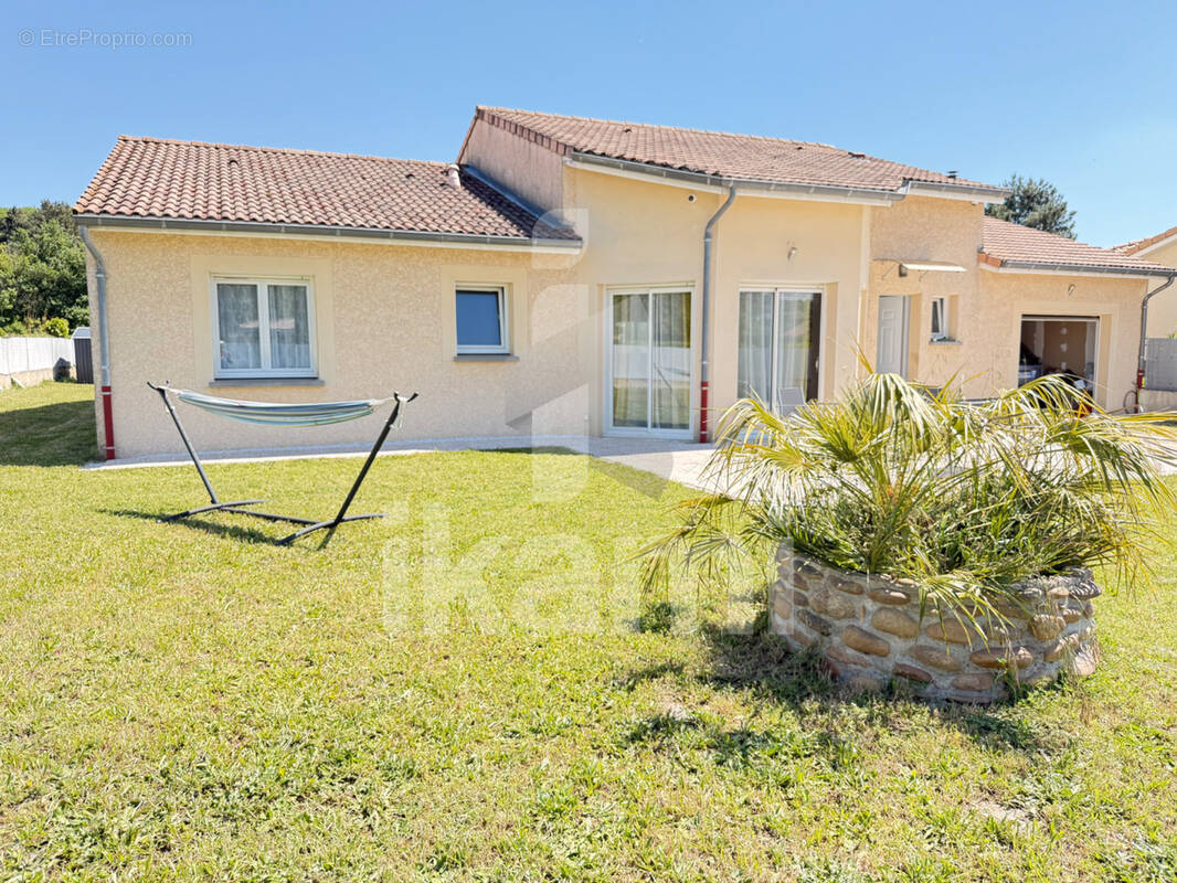 Maison à CHATEAUNEUF-DE-GALAURE