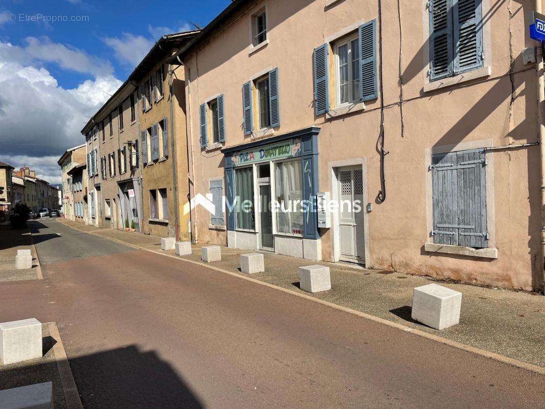 Commerce à MONTMERLE-SUR-SAONE