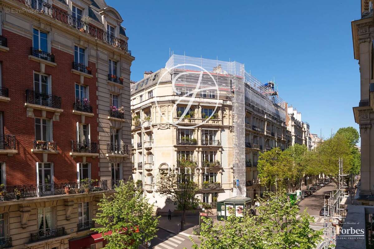 Appartement à PARIS-16E
