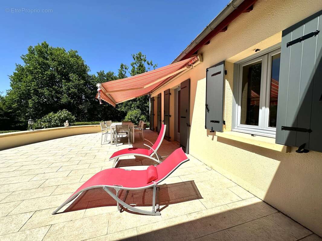 Maison de plain-pied située à proximité du charmant village de Saint-Cyprien, au sud de Sarlat. - photo 12