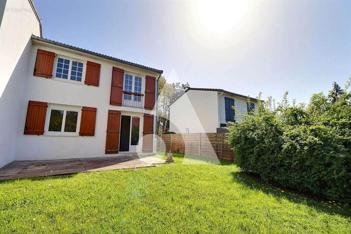 Maison à AUVERS-SUR-OISE