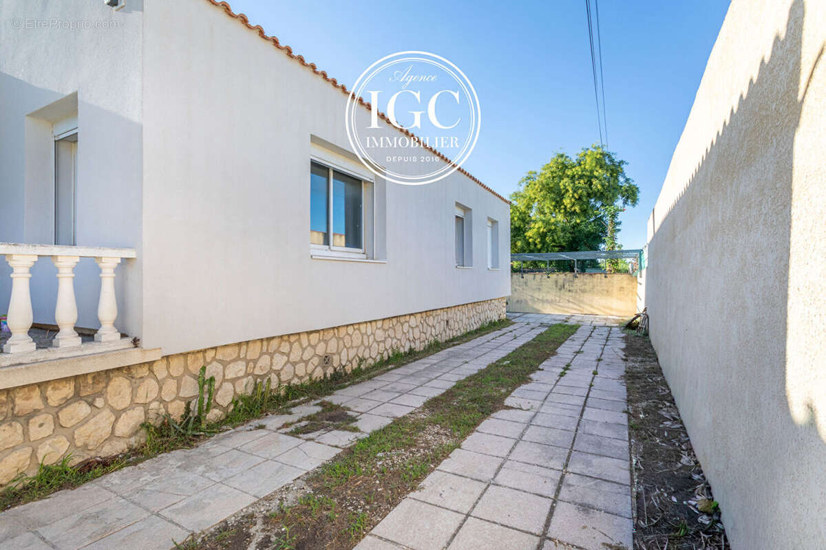 Maison à CHATEAUNEUF-LES-MARTIGUES