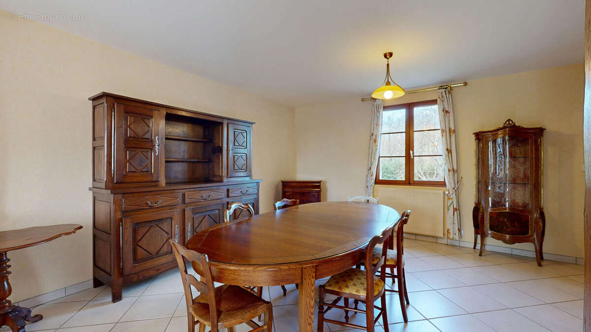 Maison à NEUILLY-LE-REAL