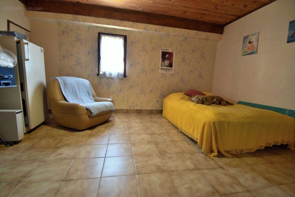 A vendre, Aiglun (04) – Maison individuelle 6 pièces, 5 chambres, jardin, terrasse et garage de 30 m² - photo 19