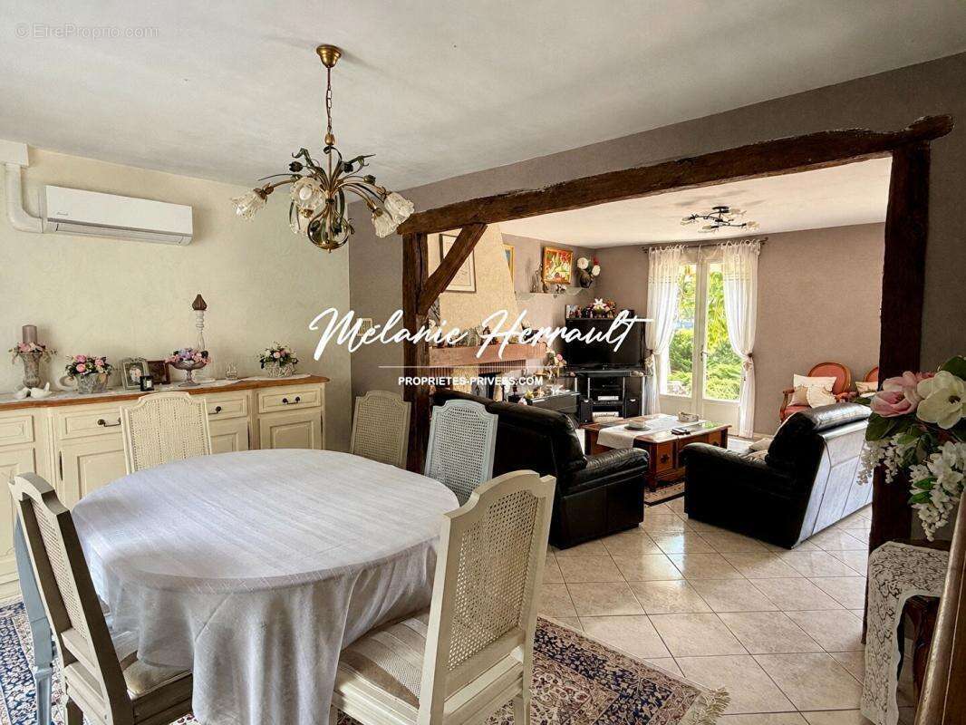 Maison avec piscine - 5 chambres - Challes (72) - photo 4