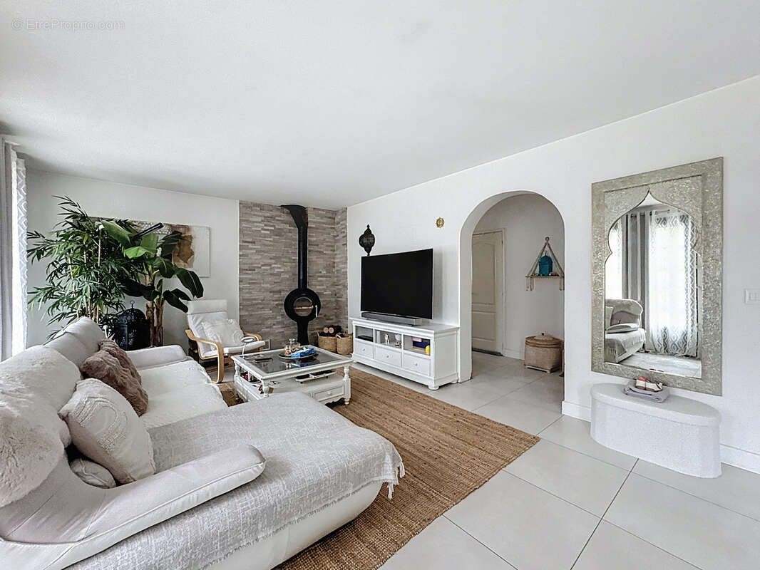 Maison à PARAY-VIEILLE-POSTE