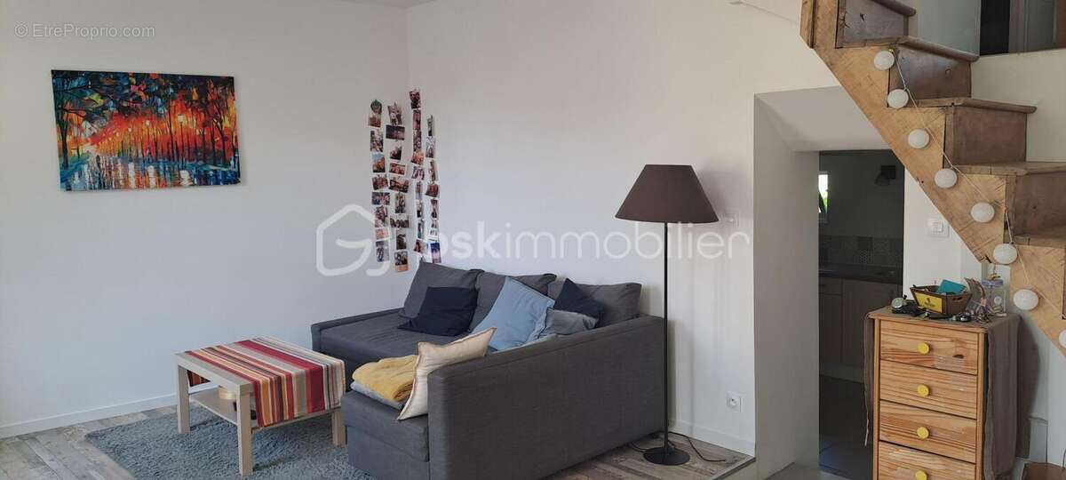 Maison rénovée en 2019 – 1 chambre + mezzanine, véranda, terrain 250 m² env - photo 2
