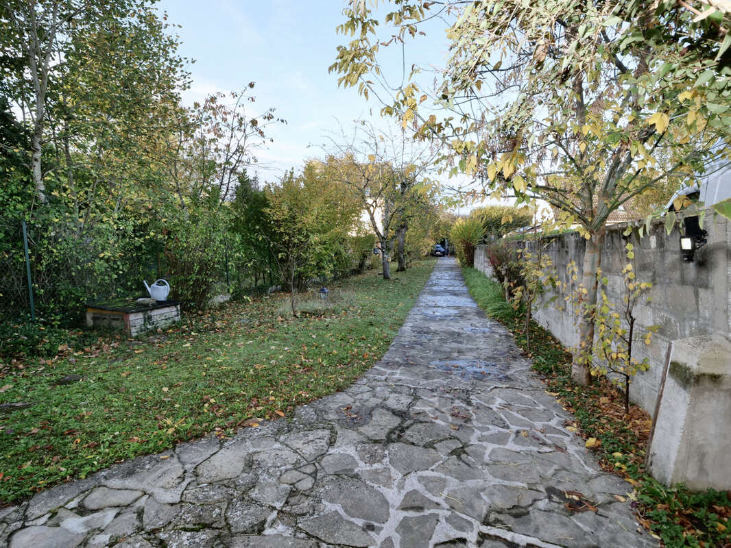 Maison à VAUX-LE-PENIL