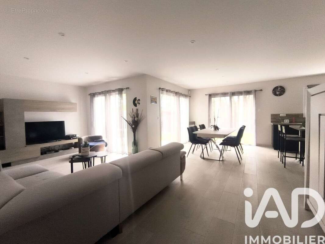 Photo 2 - Maison à POIROUX