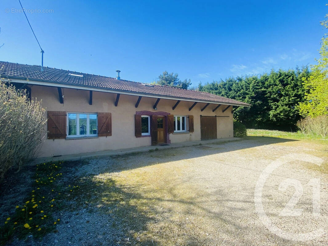 Maison à DOMMARTIN-LES-CUISEAUX