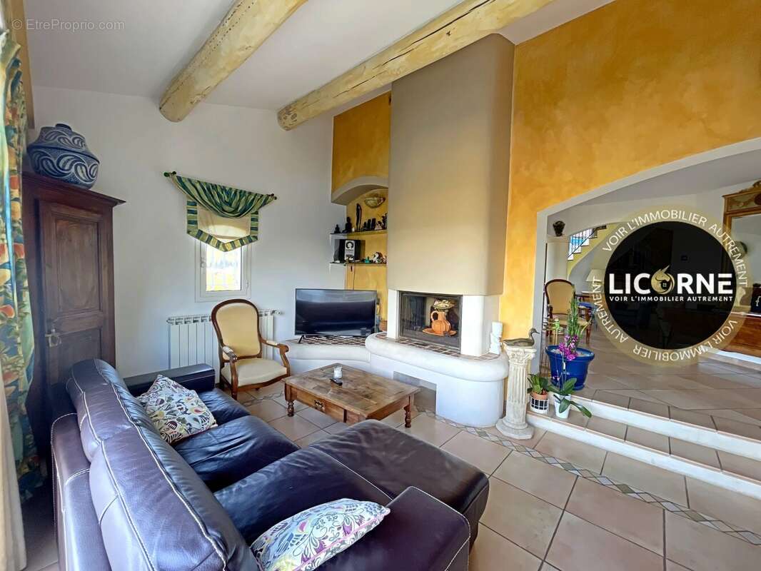 Maison à SAINT-CYR-SUR-MER