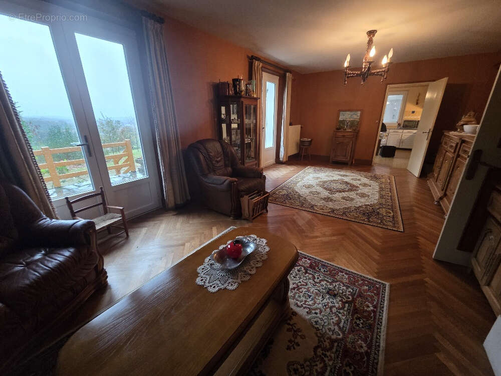 Maison à SAINT-MEDARD-D&#039;EXCIDEUIL