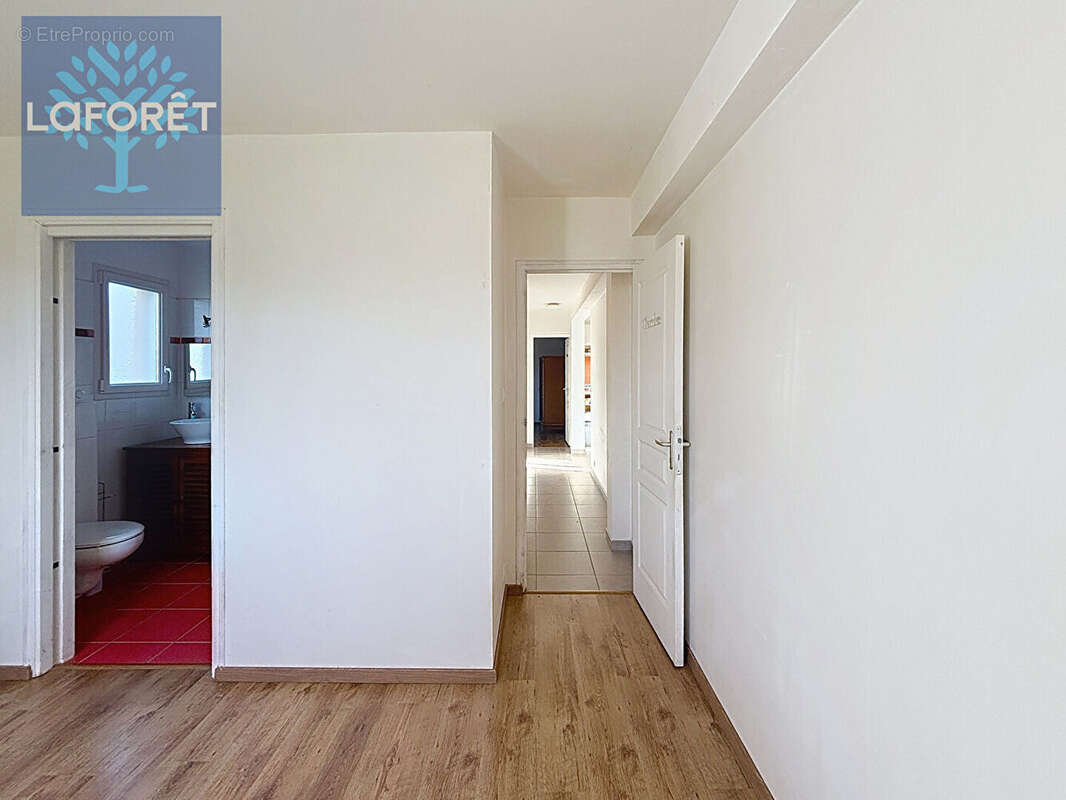 Maison à CHATEAUNEUF-DU-FAOU