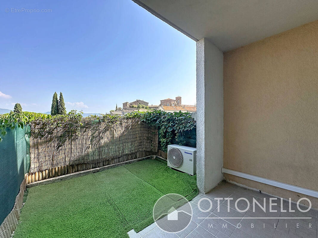 Appartement à ROQUEBRUNE-SUR-ARGENS