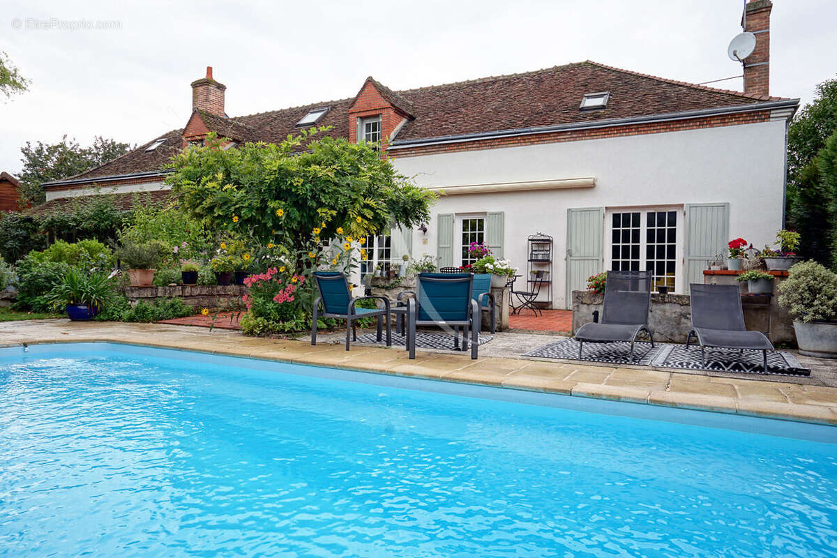 Maison à SAINT-JEAN-DE-BRAYE