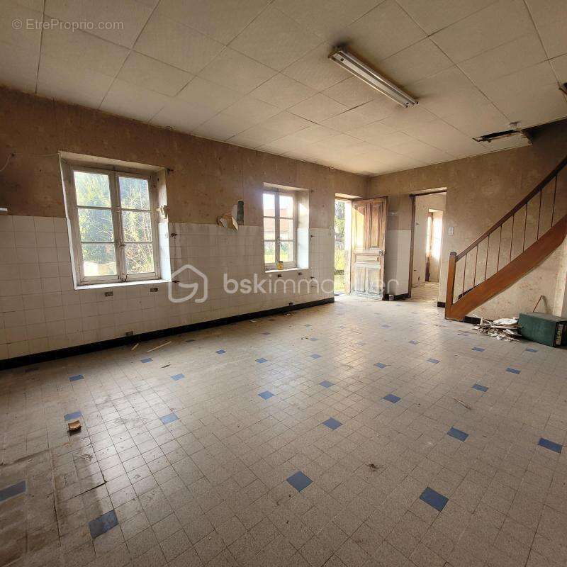 Corps de ferme à rénover avec Terrain de 890m²     Saint Jean de Moirans - photo 4