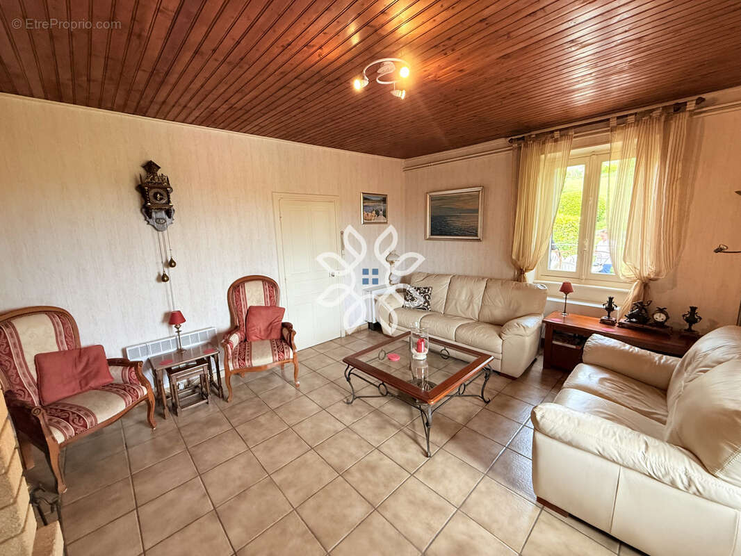 Maison à AUZAT-LA-COMBELLE