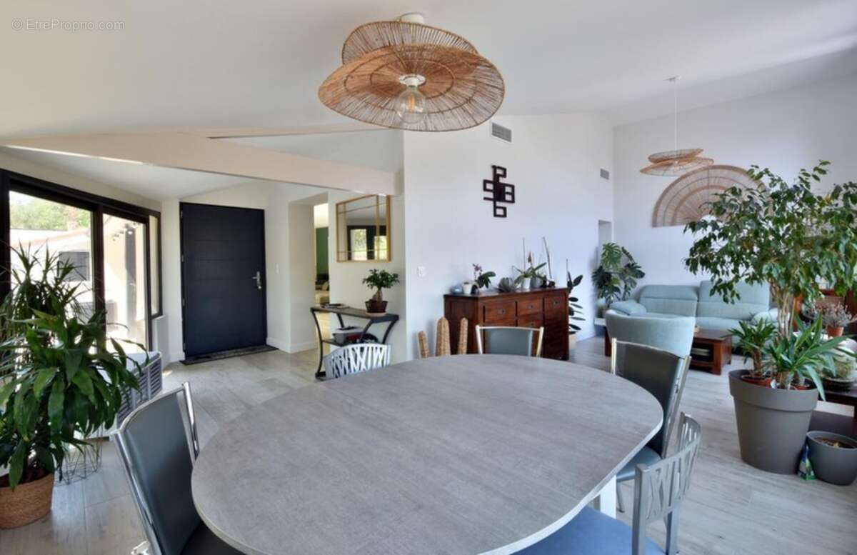 Exclusivité - maison atypique rénovée – 5 chambres – sous-sol complet – environnement privilégié - photo 3