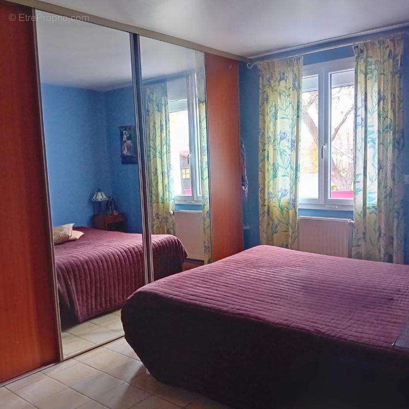 Maison à LES ECRENNES