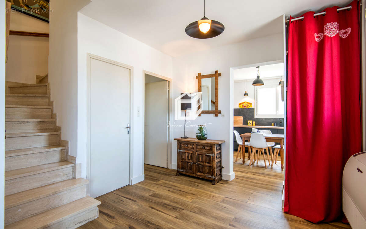 Maison à SALLES-CURAN