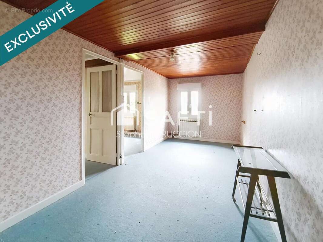 Photo 5 - Commerce à SAINT-SIMEON-DE-BRESSIEUX