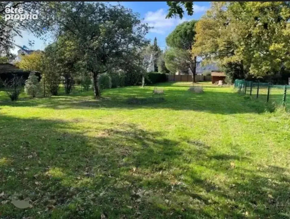 Terrain à GARCHES