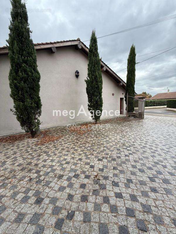 Maison à CHANOZ-CHATENAY
