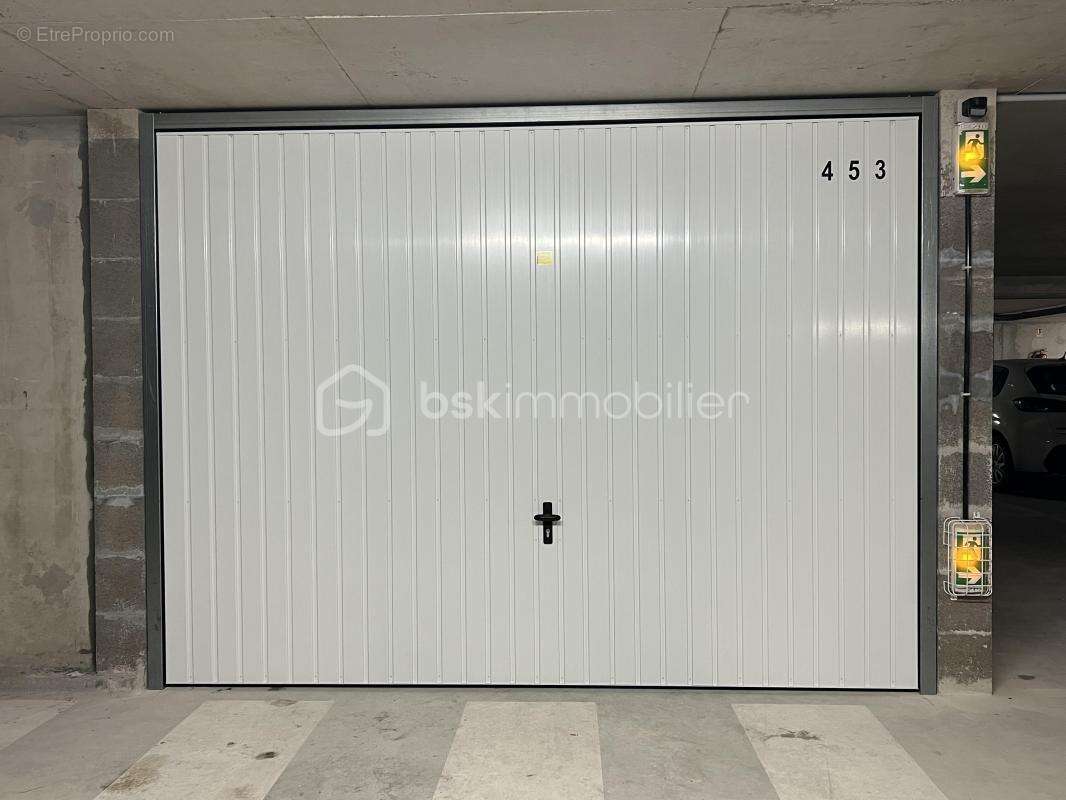 8 Box et 1 place de parking sur 167 m² + ou - - photo 8