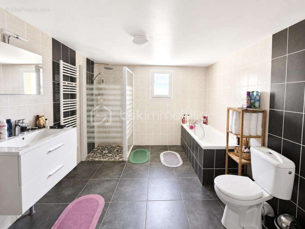 Propriété familiale où espace, confort et sérénité se rencontrent - photo 16