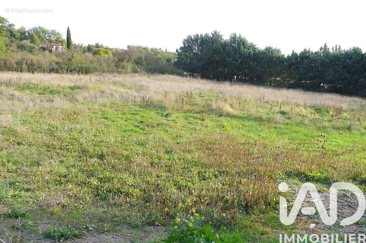Terrain 811 m² à Pierrevert  - photo 6