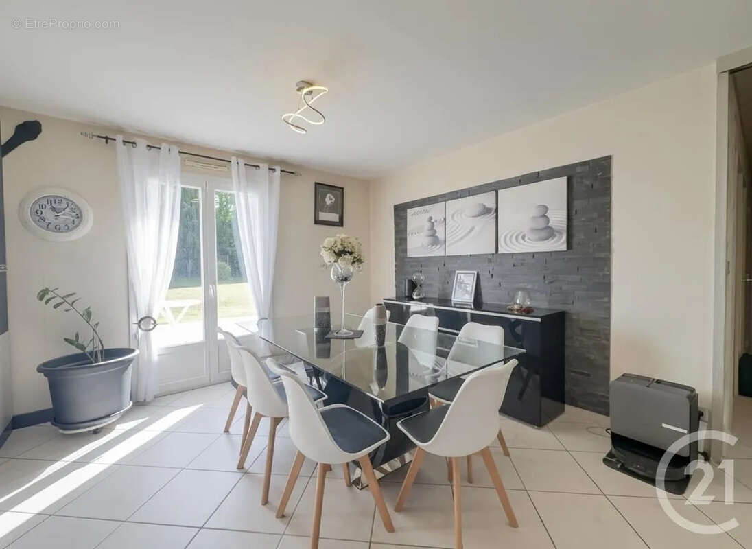 Maison à AMILLY