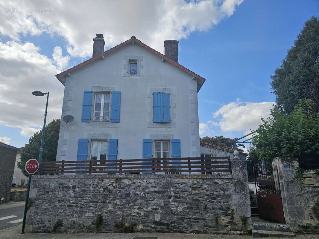 Maison à MONTEMBOEUF