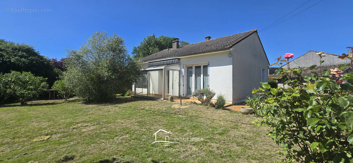 Maison à LUSIGNAN