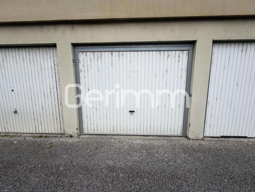 Parking à SAINT-MARTIN-LE-VINOUX