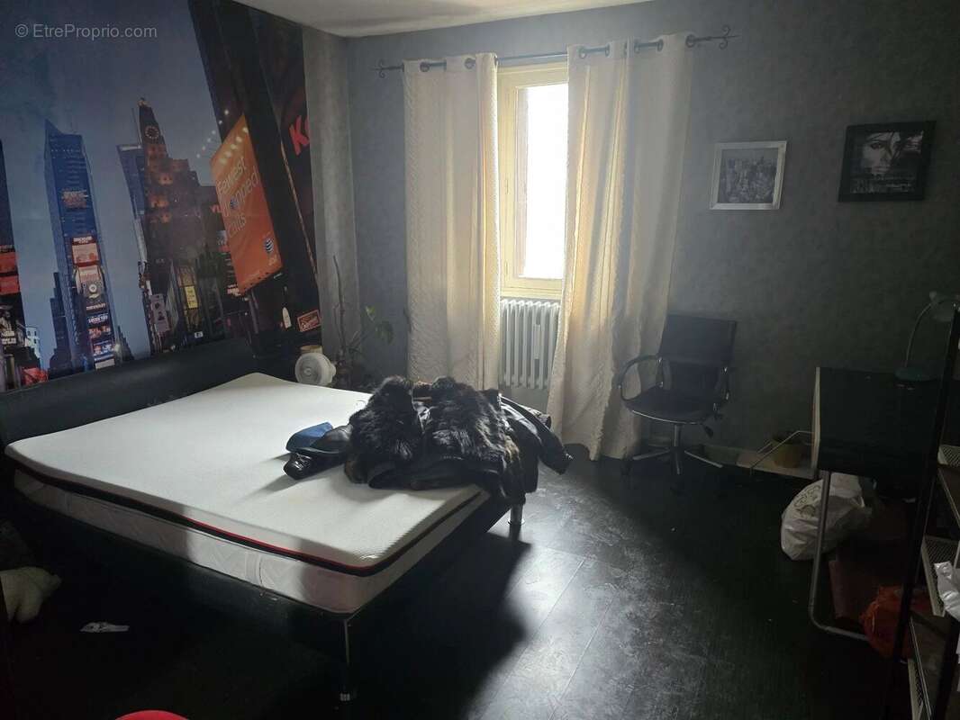 Maison à LE BREUIL-SUR-COUZE