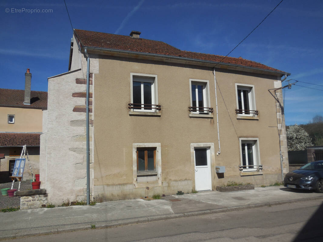 Maison à AILLEVILLERS-ET-LYAUMONT